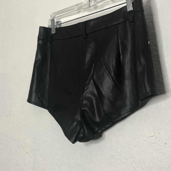 Nasty Gal black faux leather sexy shorts - Picture 4 of 7